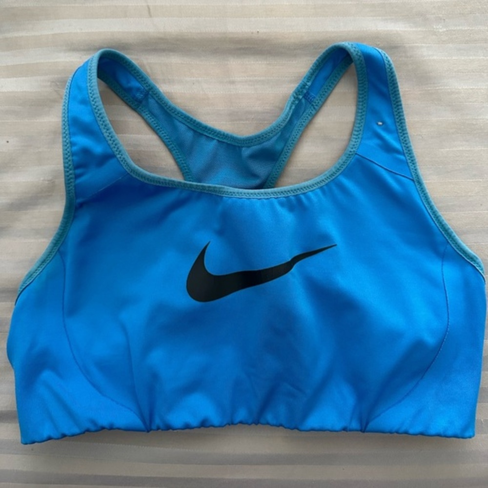 Nike Swoosh Women's Medium-Support 1-Piece Pad Sports Bra